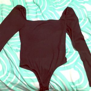 Black puff shoulder bodysuit